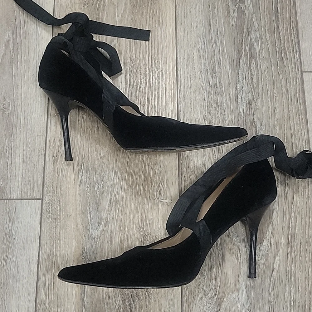 Banana Republic Black Velvet Ribbon Strap Pointed Toe Heels Size 10